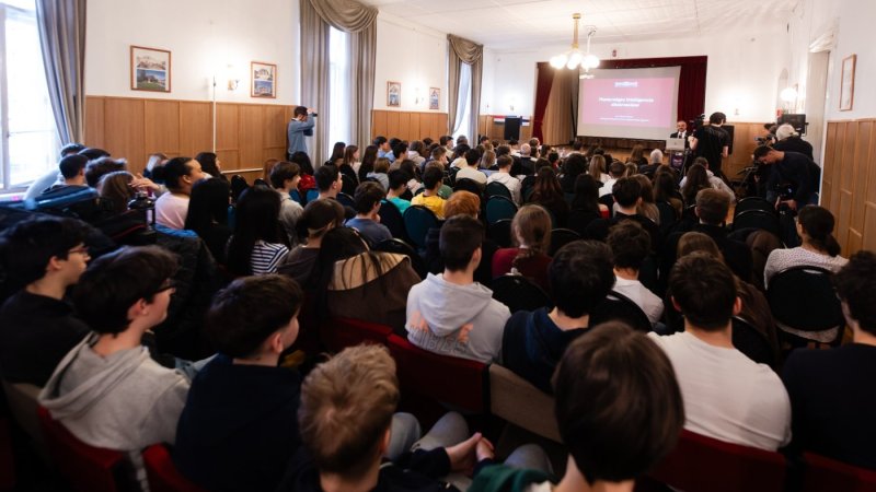 Teleki Blanka Gimnázium, Charaff Hassan előadása