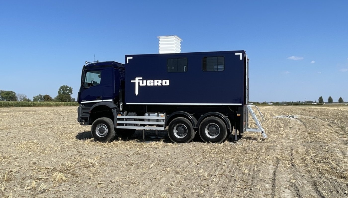 autó